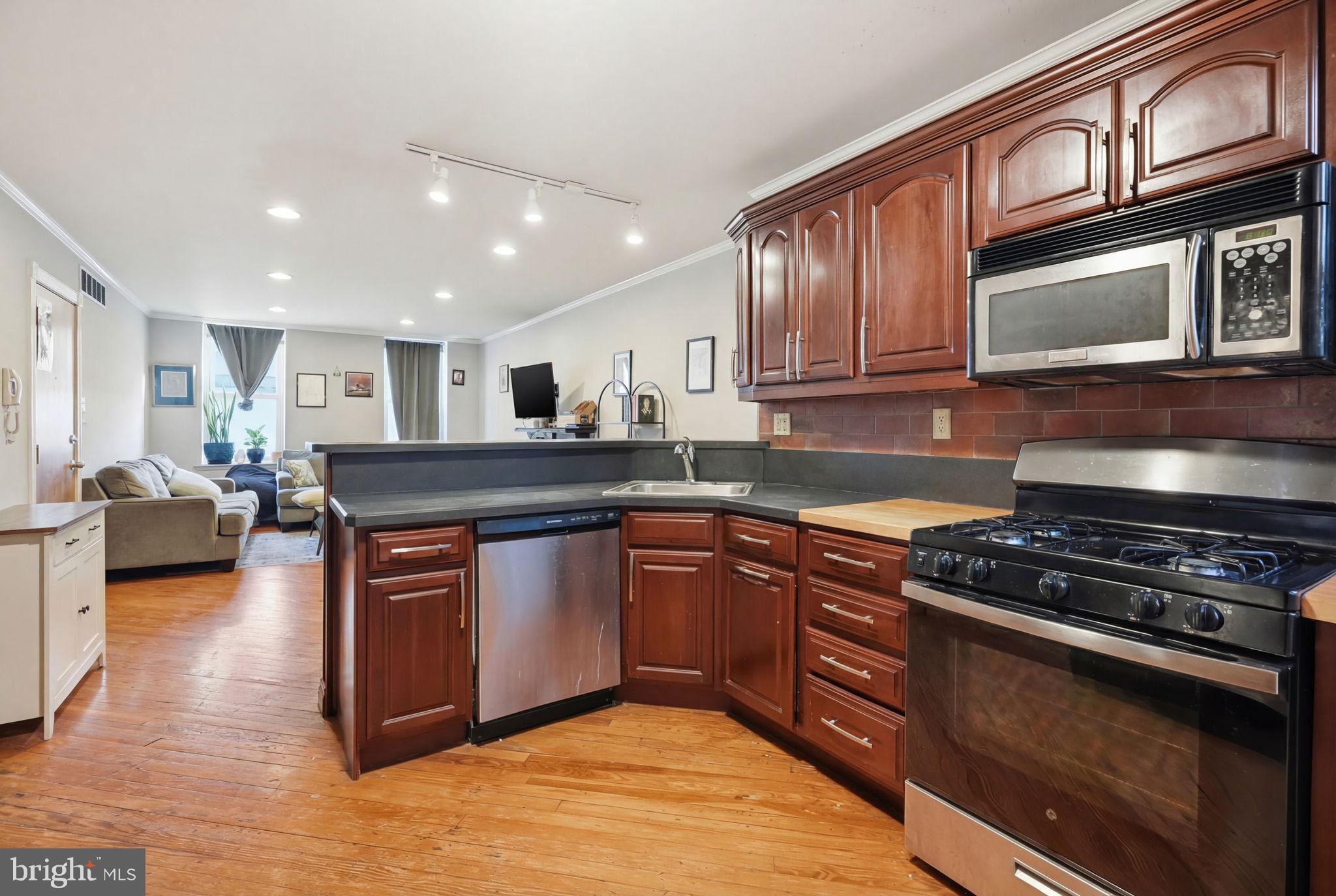 455 Fairmount Avenue Philadelphia, PA 19123 - Photo 10 of 67
