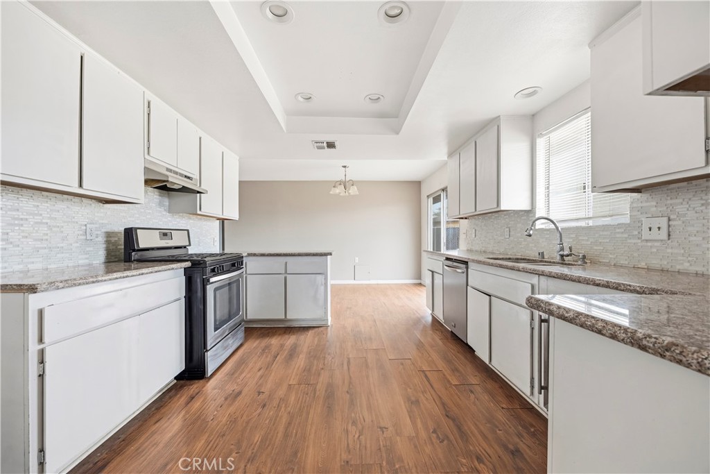 19125 Shoshonee Road Apple Valley, CA 92307 - Photo 12 of 30