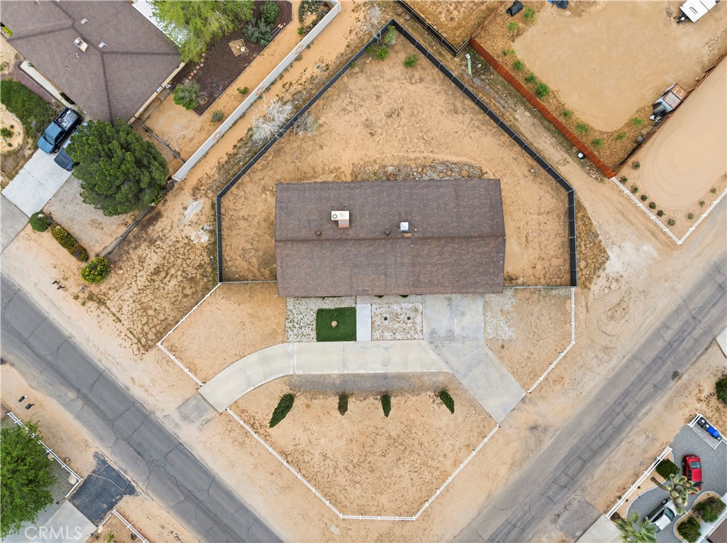 19125 Shoshonee Road Apple Valley, CA 92307 - Photo 2 of 30