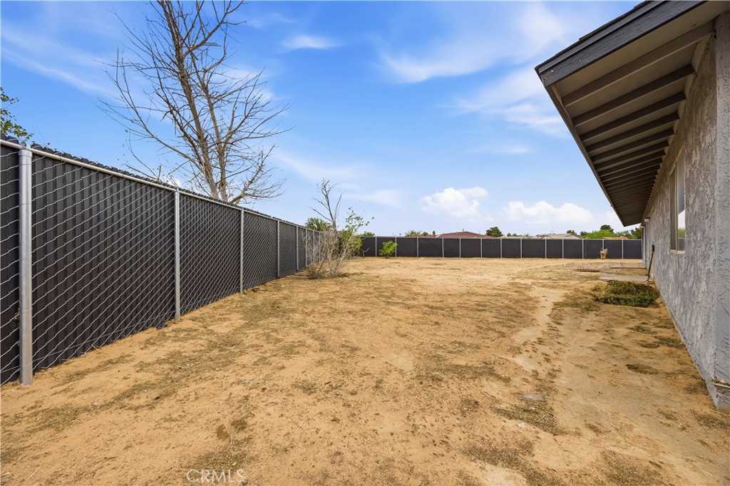19125 Shoshonee Road Apple Valley, CA 92307 - Photo 25 of 30