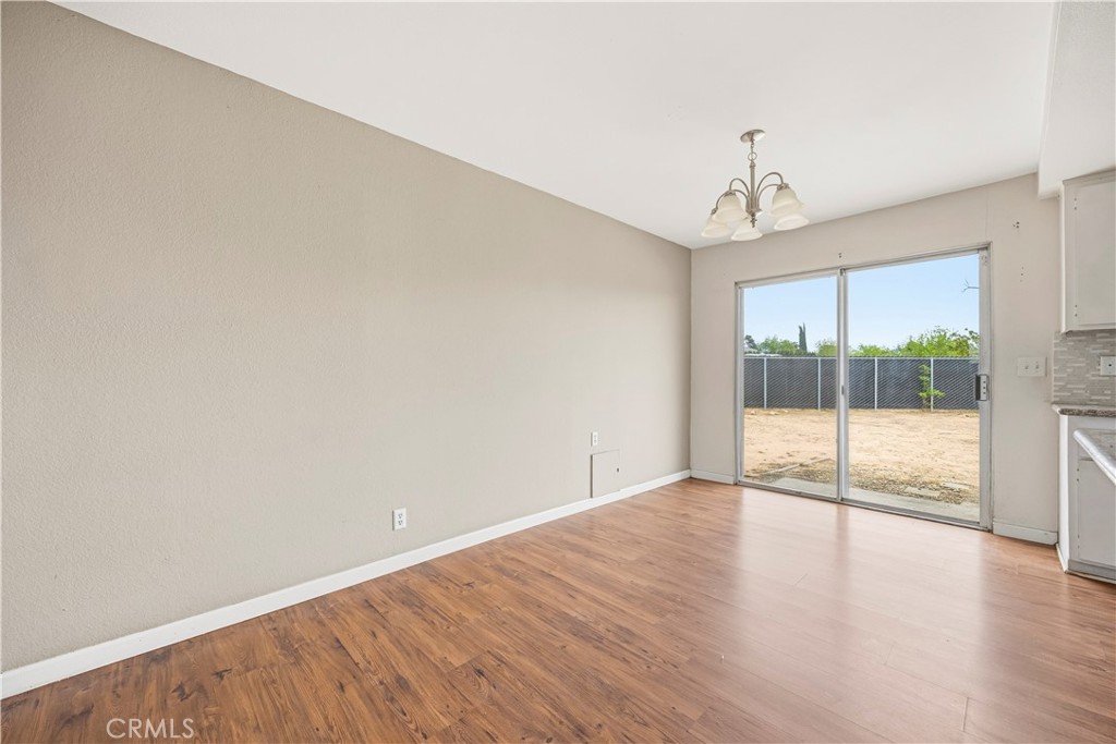 19125 Shoshonee Road Apple Valley, CA 92307 - Photo 8 of 30