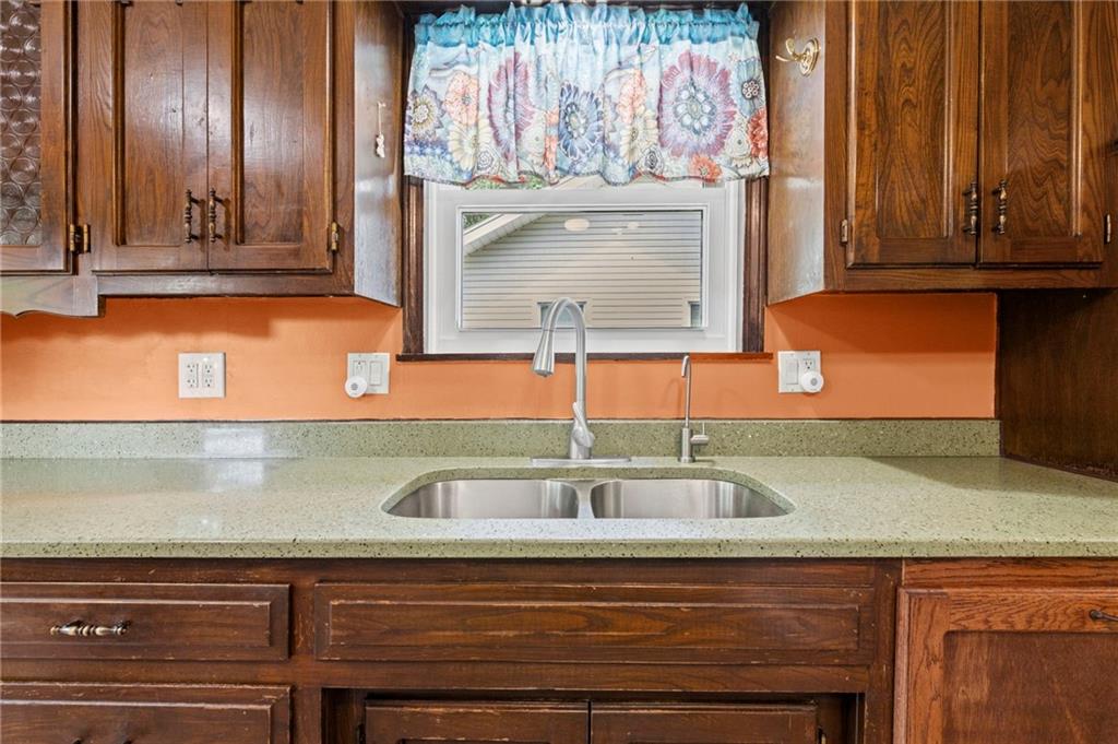 3408 South Phelps Road Independence, MO 64055 - Photo 9 of 43 Gallery Image 9