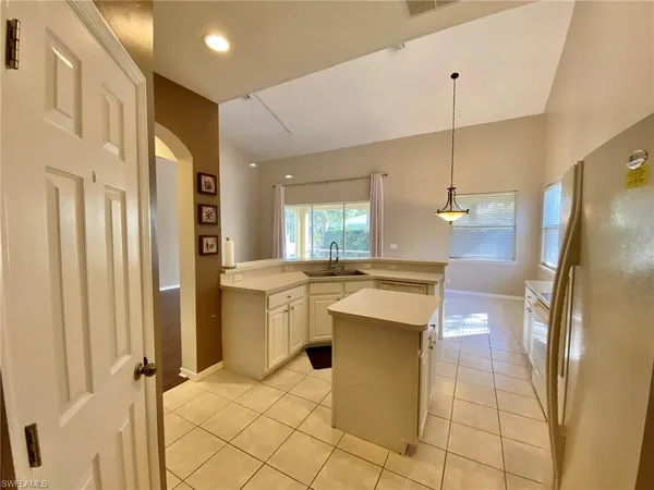 $3,200 | 74 Burnt Pine Drive, Naples, FL 34119