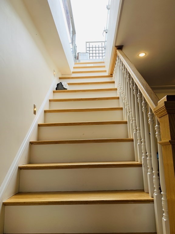 395 Marlborough Street, Unit 8 Boston, MA 02115 - Photo 16 of 19 a view of entryway