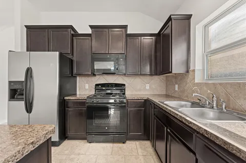 $275,000 | 3014 Cambridge Falls Drive, Fresno, TX 77545