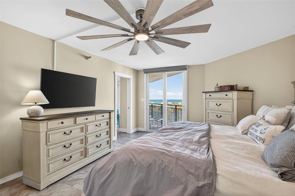 690 Island Way, Unit 1109 Clearwater Beach, FL 33767 - Photo 17 of 37 a bedroom with a bed and furniture