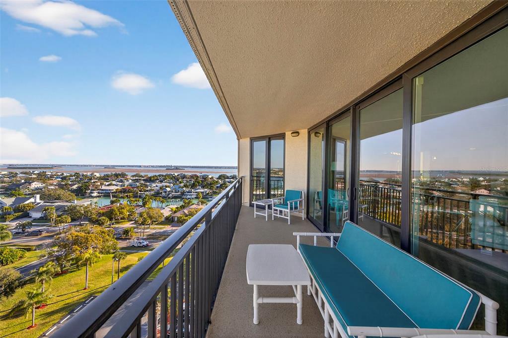 690 Island Way, Unit 1109 Clearwater Beach, FL 33767 - Photo 31 of 37 a view of a balcony with city view