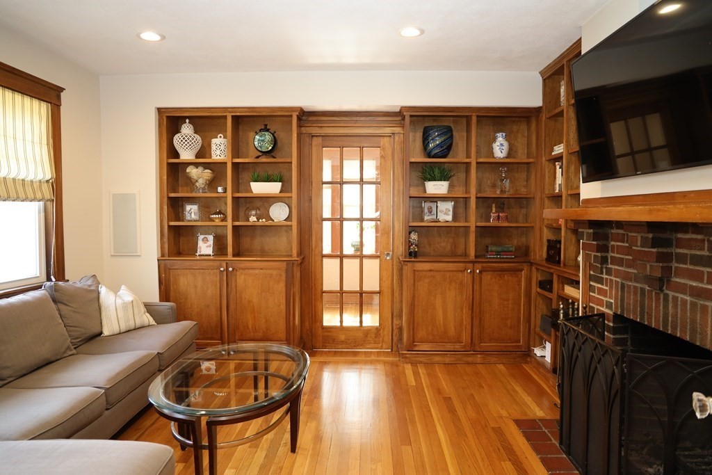 26 Barbara Road Waltham, MA 02453 - Photo 12 of 40 Gallery Image 12