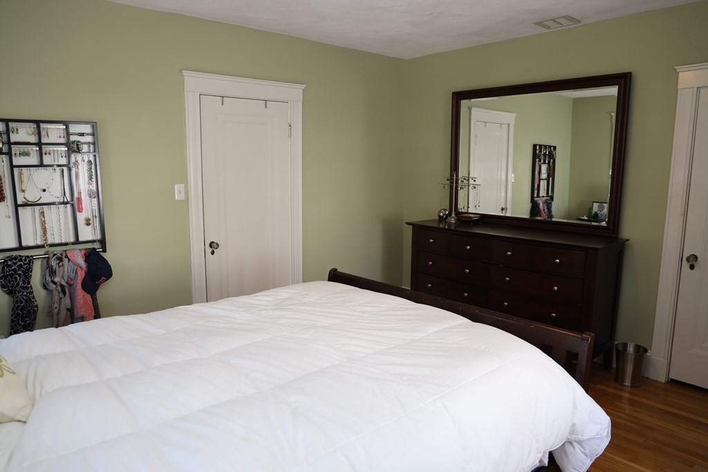 26 Barbara Road Waltham, MA 02453 - Photo 19 of 40 Gallery Image 19