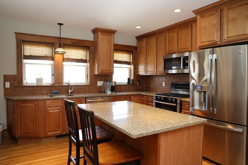 26 Barbara Road Waltham, MA 02453 - Photo 4 of 40 Gallery Image 4