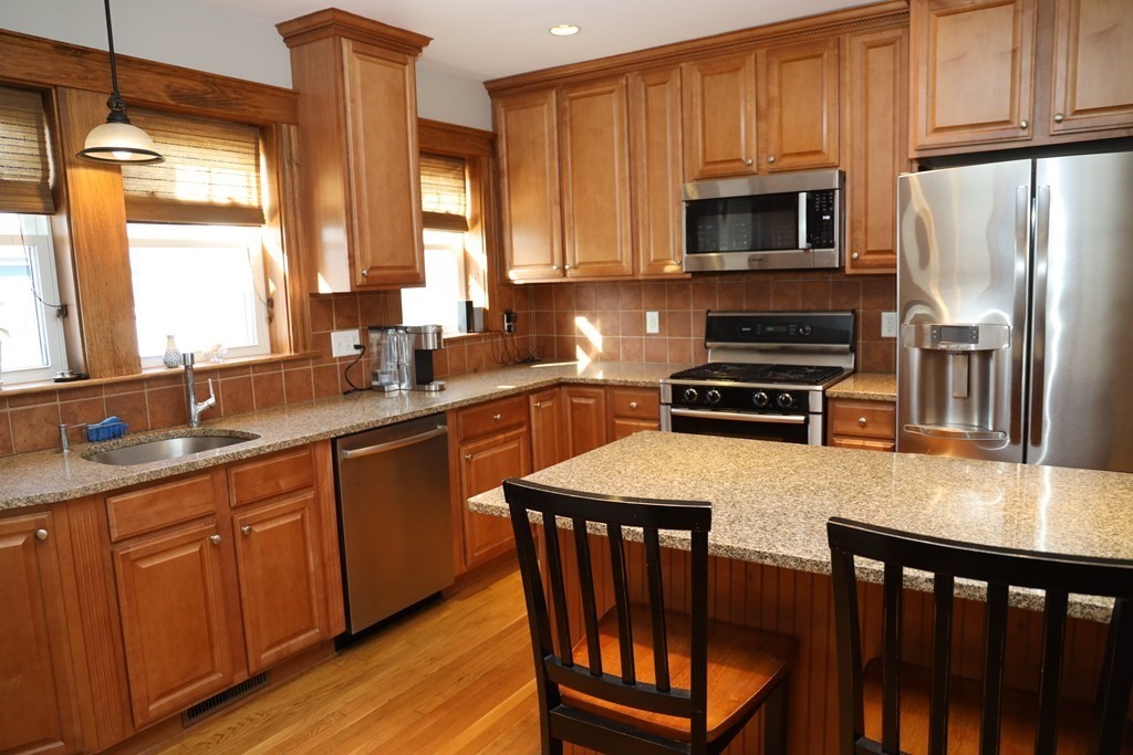 26 Barbara Road Waltham, MA 02453 - Photo 5 of 40 Gallery Image 5
