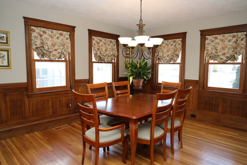 26 Barbara Road Waltham, MA 02453 - Photo 9 of 40 Gallery Image 9