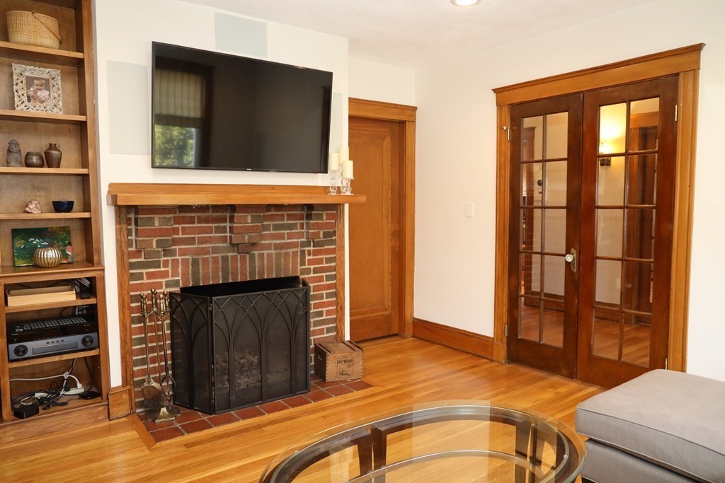 26 Barbara Road Waltham, MA 02453 - Photo 10 of 40 Gallery Image 10