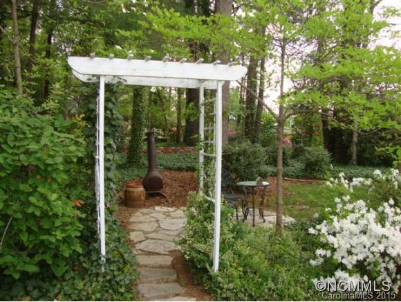 228 Balsam Road Hendersonville, NC 28792 - Photo 17 of 24 Gallery Image 17