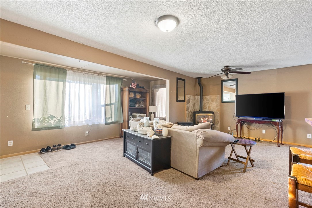 2071 Southeast Holman Road Port Orchard, WA 98367 - Photo 2 of 16 Gallery Image 2