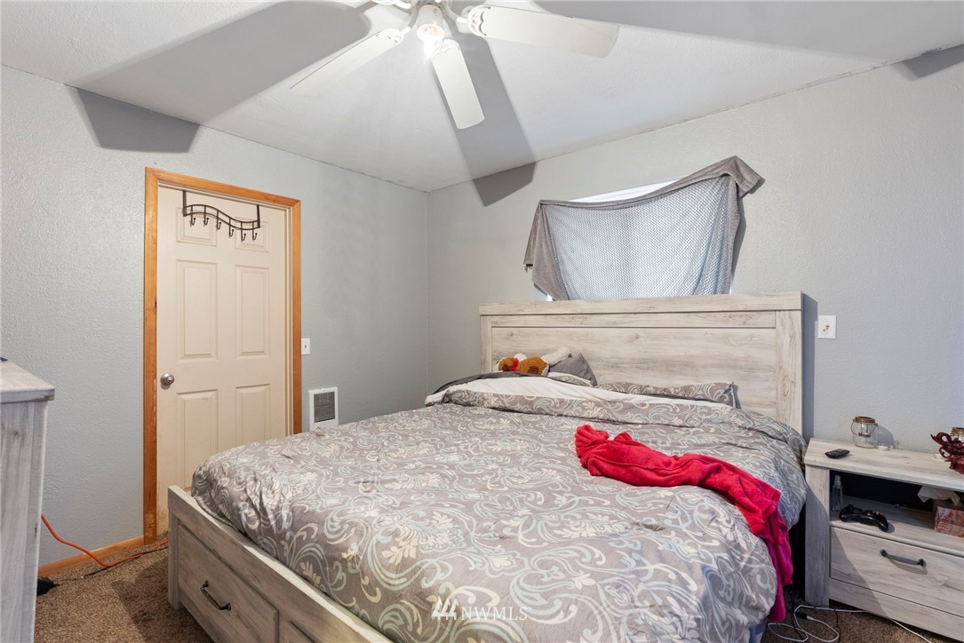 2071 Southeast Holman Road Port Orchard, WA 98367 - Photo 11 of 16 Gallery Image 11