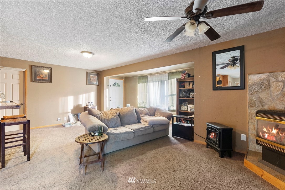 2071 Southeast Holman Road Port Orchard, WA 98367 - Photo 4 of 16 Gallery Image 4