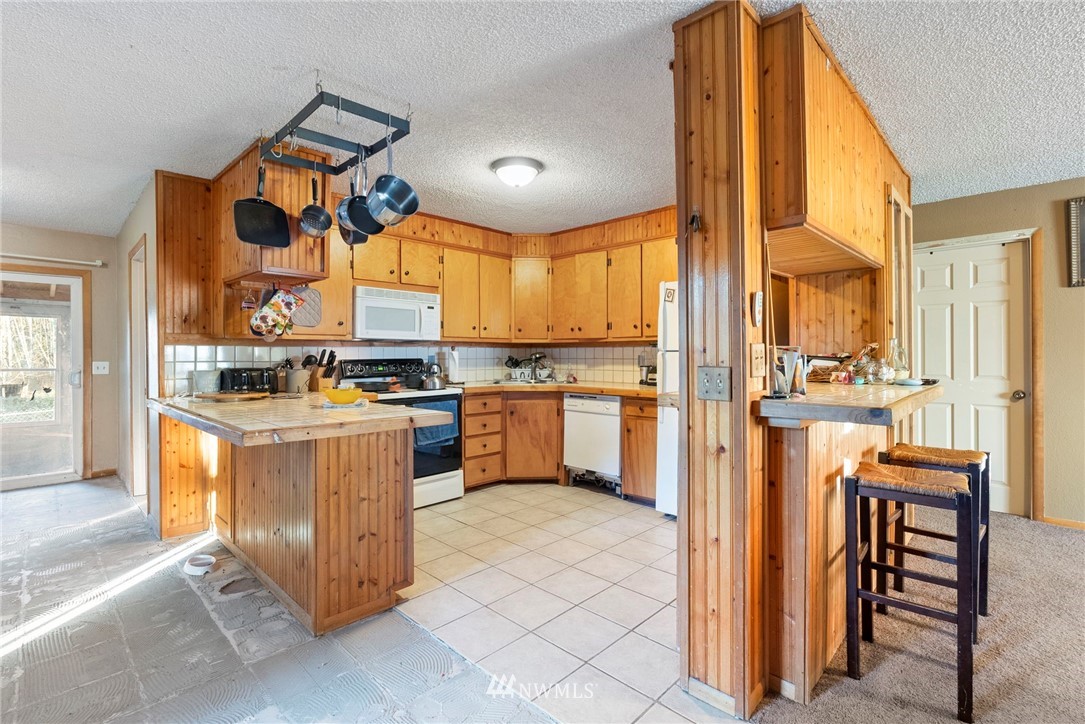 2071 Southeast Holman Road Port Orchard, WA 98367 - Photo 5 of 16 Gallery Image 5