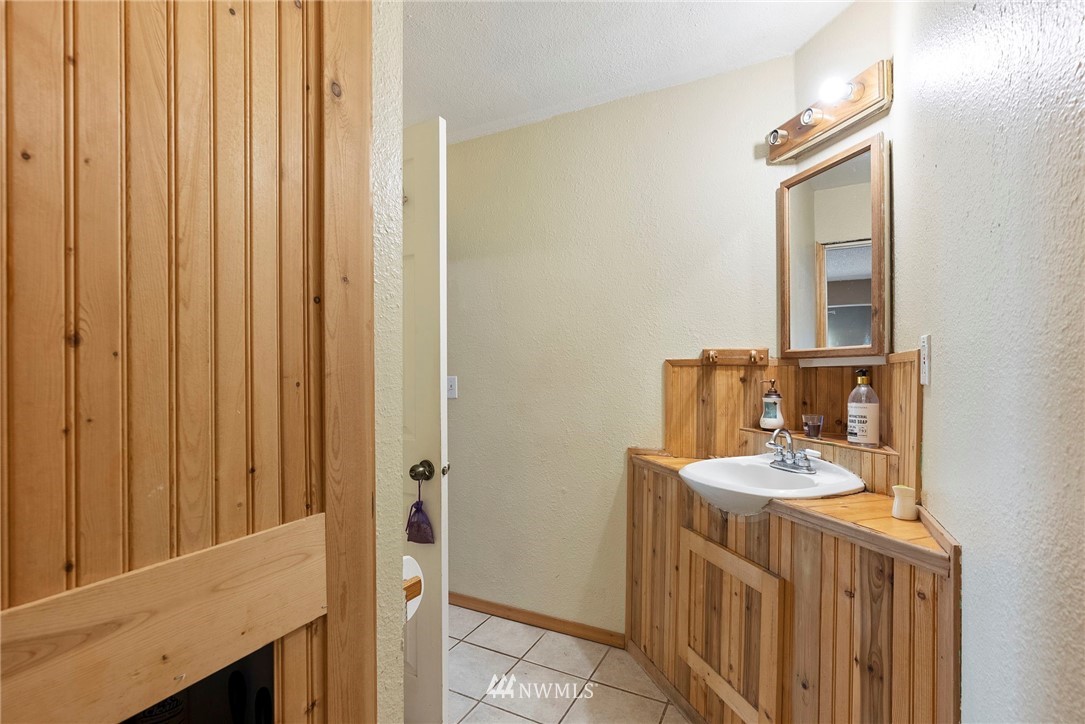 2071 Southeast Holman Road Port Orchard, WA 98367 - Photo 8 of 16 Gallery Image 8