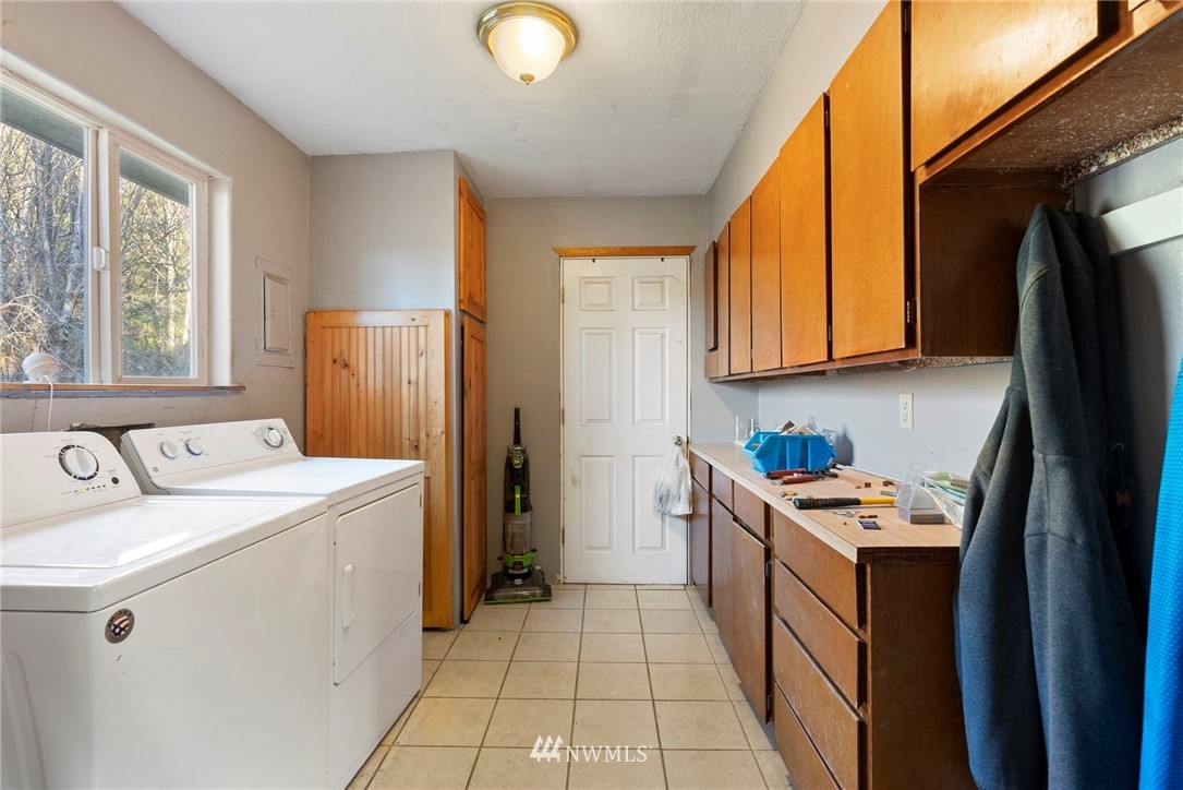 2071 Southeast Holman Road Port Orchard, WA 98367 - Photo 10 of 16 Gallery Image 10