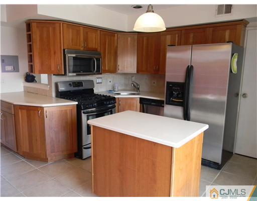 192 Evergreen Road, Unit 2B Edison, NJ 08837 - Photo 2 of 16 Gallery Image 2
