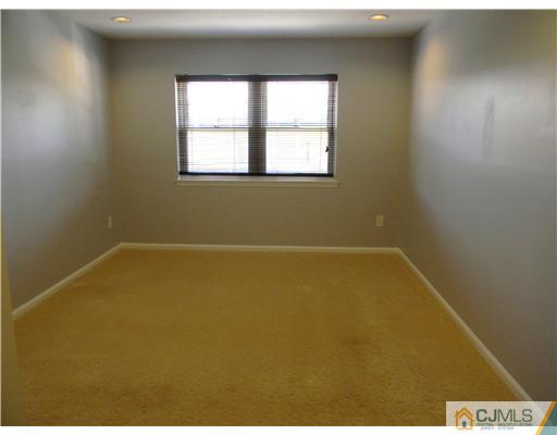 192 Evergreen Road, Unit 2B Edison, NJ 08837 - Photo 15 of 16 Gallery Image 15