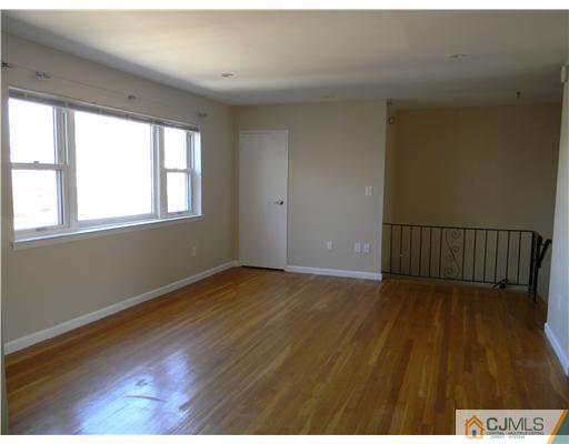 192 Evergreen Road, Unit 2B Edison, NJ 08837 - Photo 7 of 16 Gallery Image 7