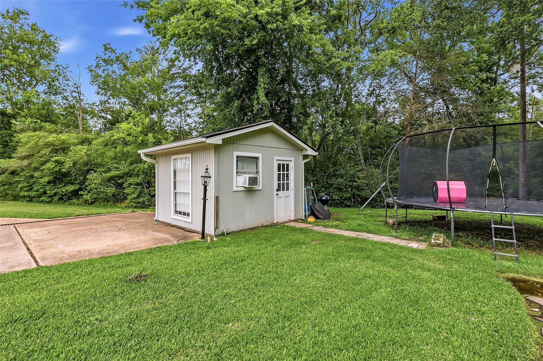 906 Standley Road Madisonville, TX 77864 - Photo 32 of 40 a front view of a house with garden