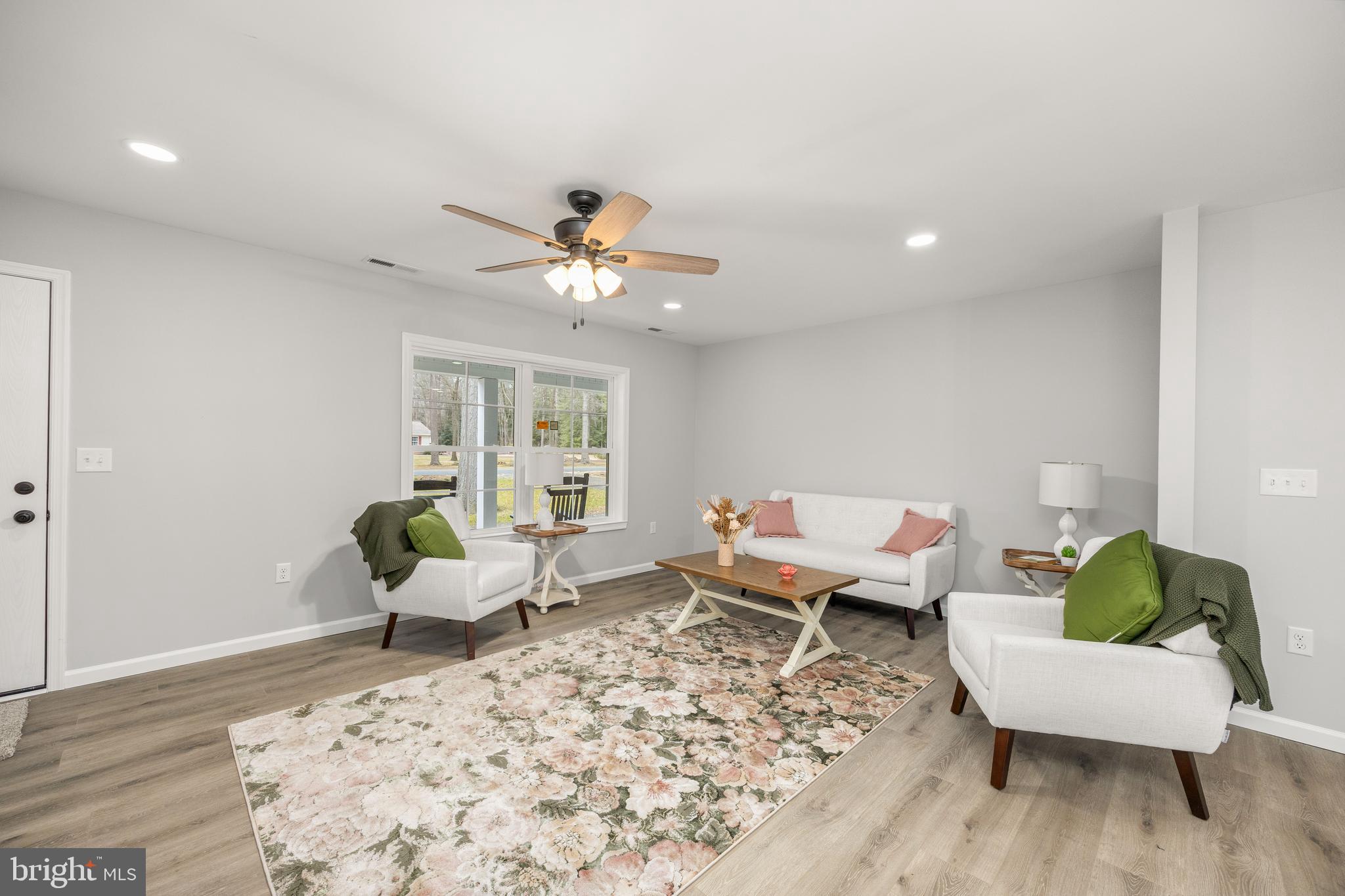 38001 St George Road Delmar, DE 19940 - Photo 7 of 51 Living Room