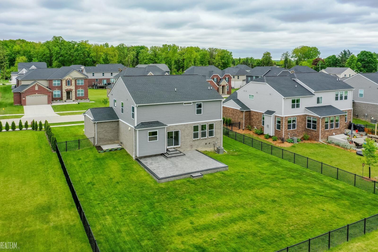 922 Lemon Drive Rochester Hills, MI 48307 - Photo 4 of 33