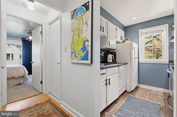 $270,000 | 708 South Arlington Mill Drive, Unit 14304, Arlington, VA 22204