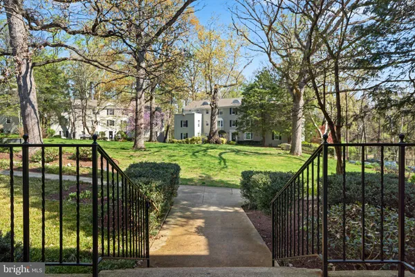 $270,000 | 708 South Arlington Mill Drive, Unit 14304, Arlington, VA 22204