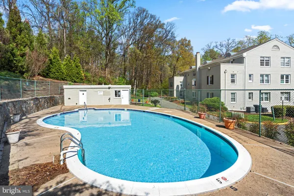$270,000 | 708 South Arlington Mill Drive, Unit 14304, Arlington, VA 22204
