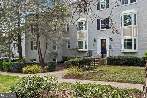 $270,000 | 708 South Arlington Mill Drive, Unit 14304, Arlington, VA 22204