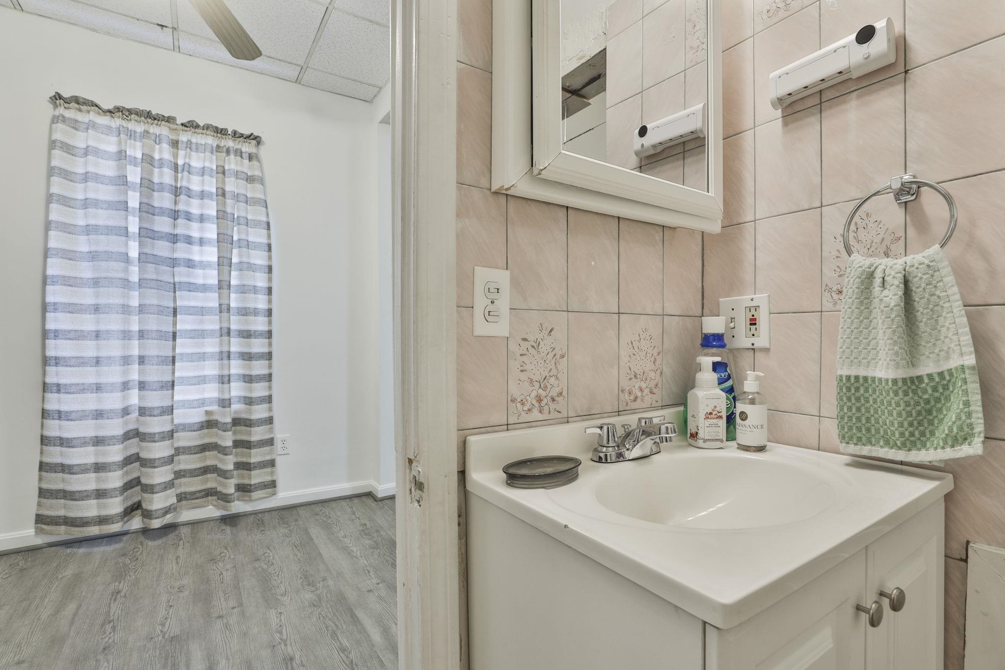 89 Walnut Street Nashua, NH 03060 - Photo 11 of 30