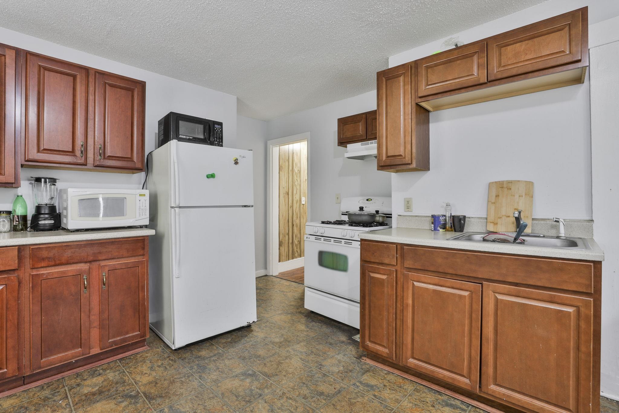 89 Walnut Street Nashua, NH 03060 - Photo 19 of 30