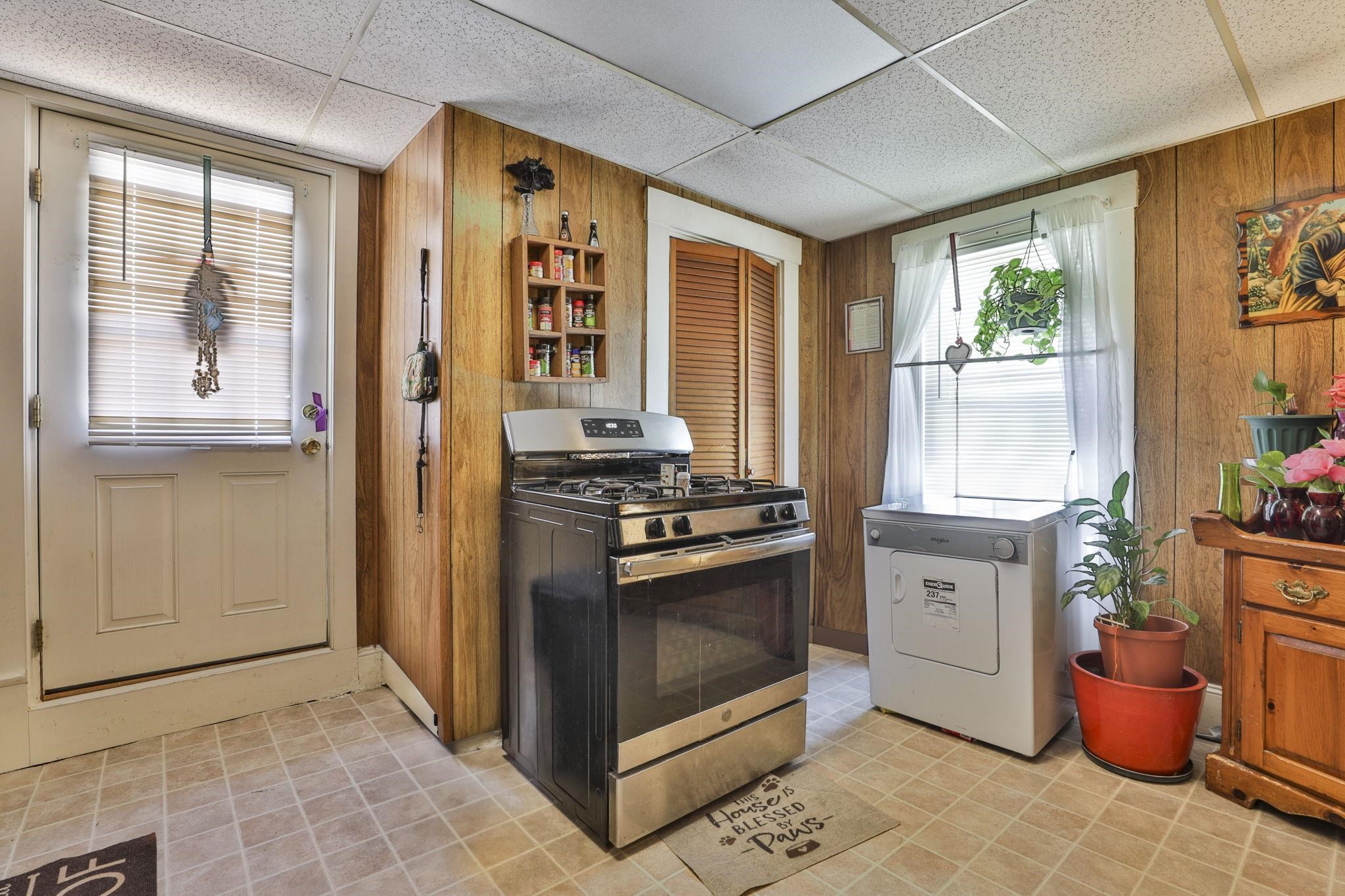 89 Walnut Street Nashua, NH 03060 - Photo 25 of 30