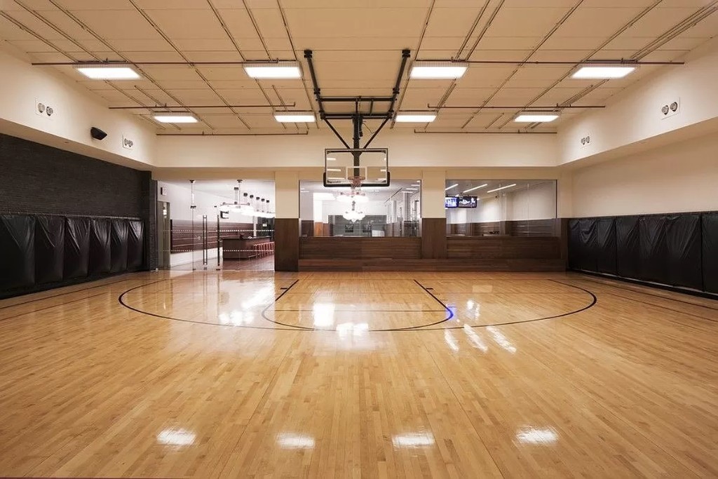 60 Riverside Boulevard, Unit 1707 Manhattan, NY 10069 - Photo 12 of 20 a room with gym equipment
