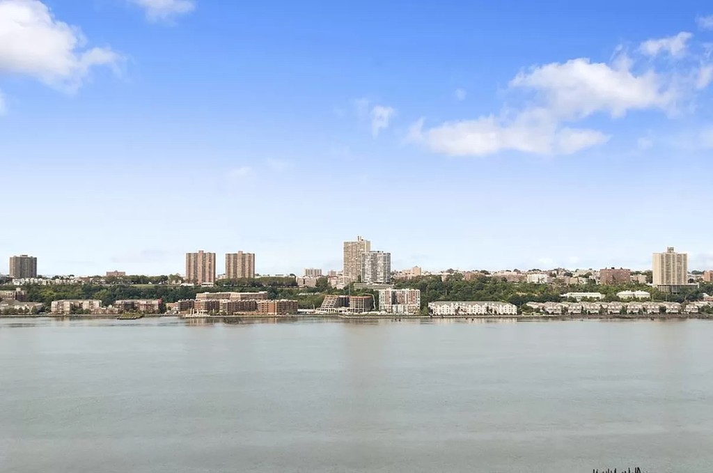 60 Riverside Boulevard, Unit 1707 Manhattan, NY 10069 - Photo 7 of 20 a view of a city and a ocean view