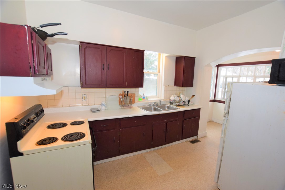596 Carpenter Street Akron, OH 44310 - Photo 7 of 28 Gallery Image 7