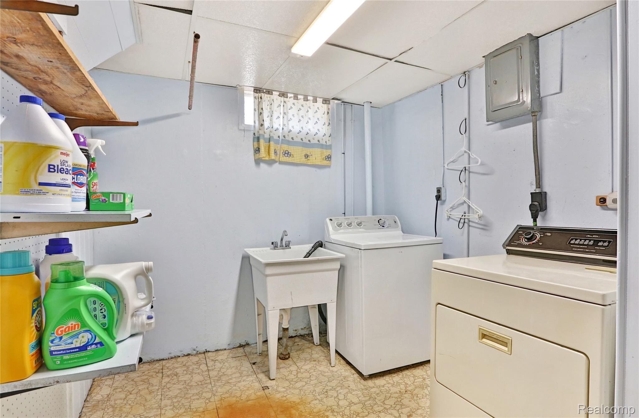 9615 Merriman Road Livonia, MI 48150 - Photo 18 of 23 0I0A7281_3.jpg