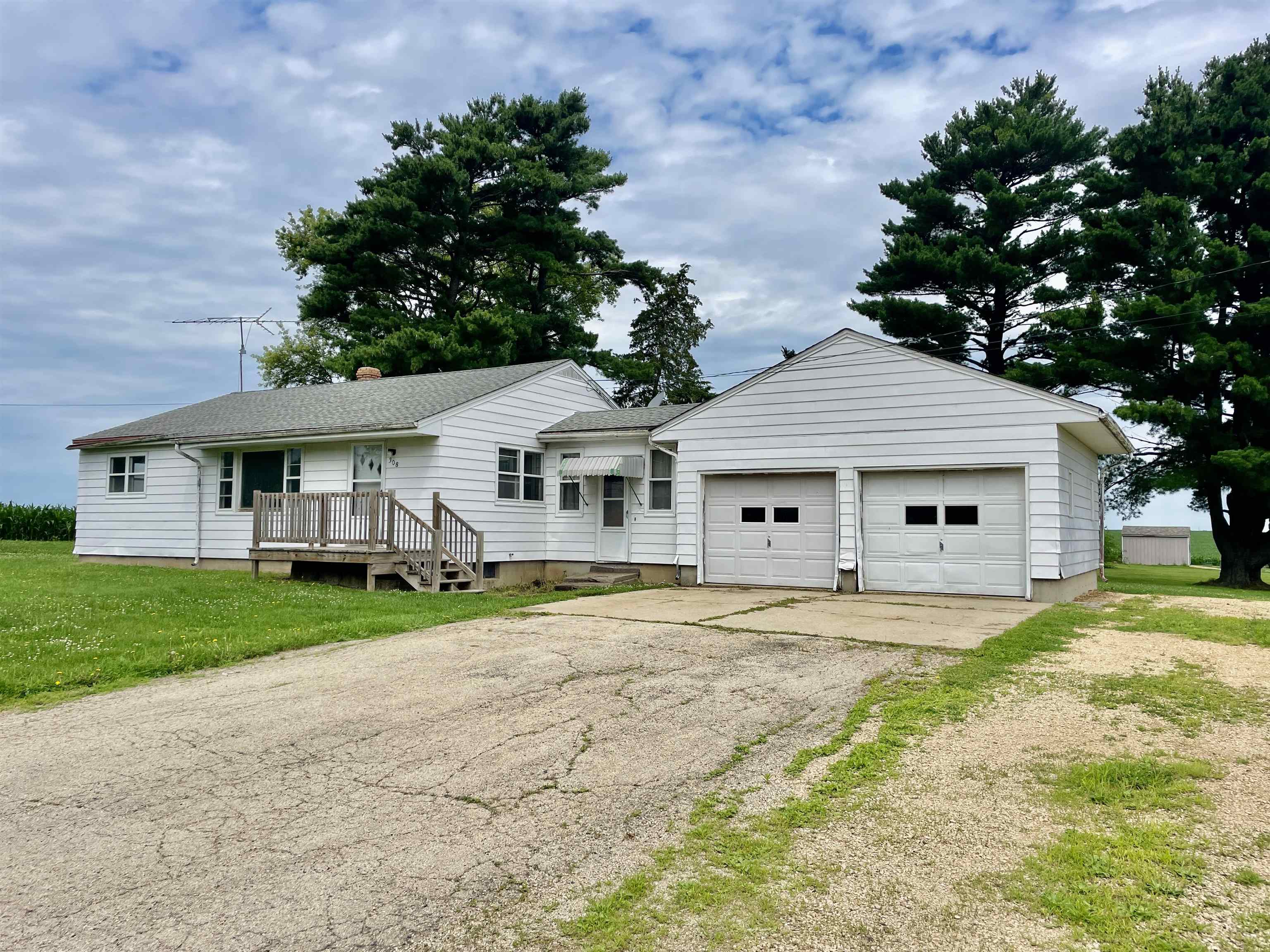 308 West Logan Street Forreston, IL 61030 - Photo 1 of 15