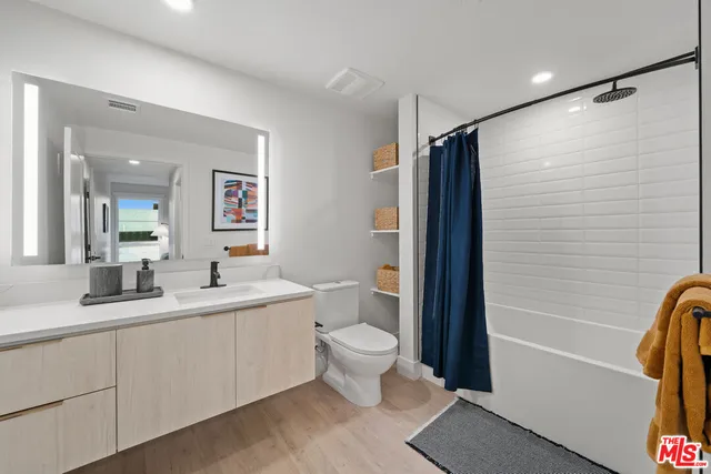 $3,425 | 250 East Broadway, Unit 317, Long Beach, CA 90802