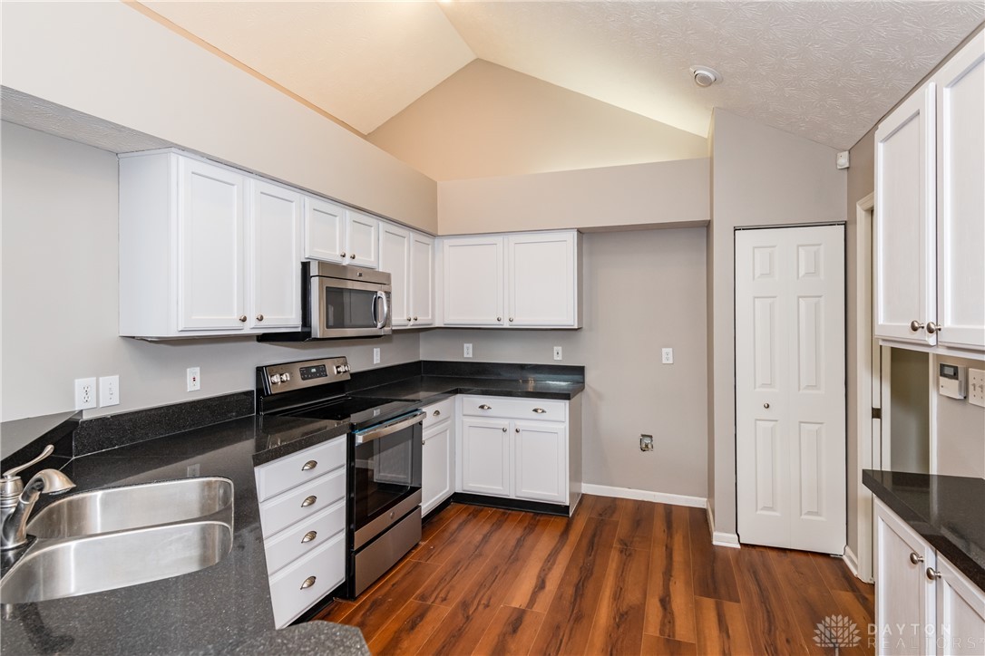 184 Edinburgh Springboro, OH 45066 - Photo 8 of 31