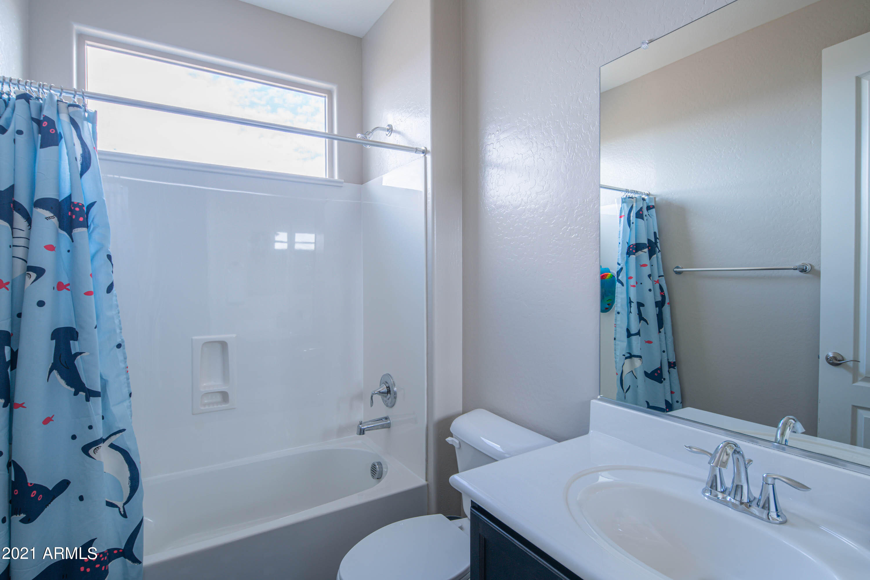 2655 East Stacey Road Gilbert, AZ 85298 - Photo 39 of 70 2nd Upstairs Full Bathroom