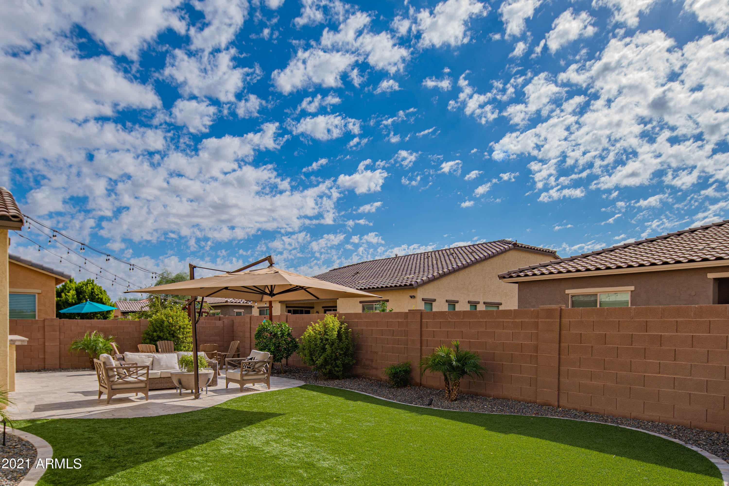 2655 East Stacey Road Gilbert, AZ 85298 - Photo 53 of 70 Built-in Cantilevered 10x13ft Umbrella