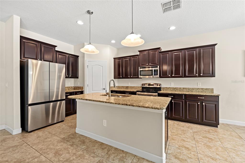 2892 Spring Breeze Way Kissimmee, FL 34744 - Photo 7 of 78