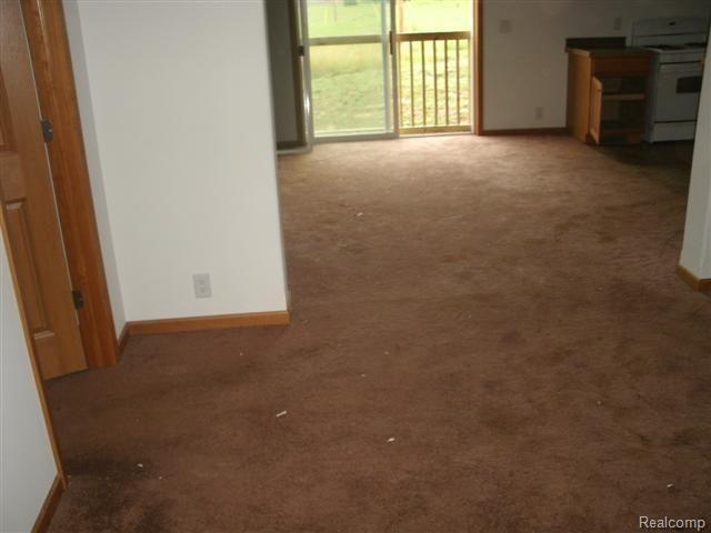 9109 Faussett Road Fenton, MI 48430 - Photo 10 of 13 010