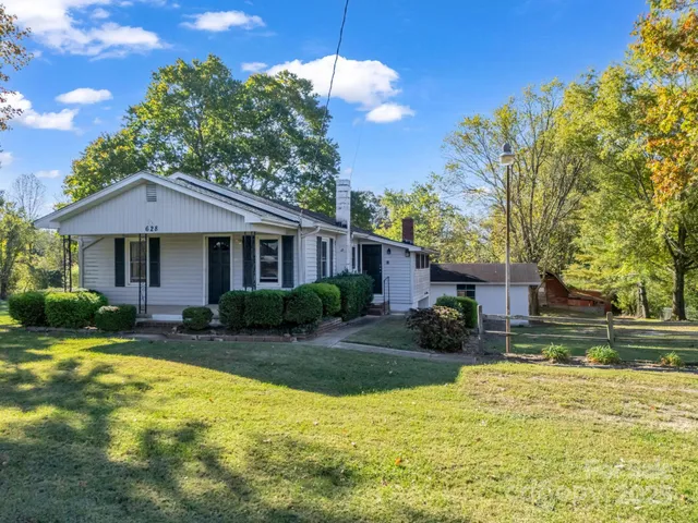 $650,000 | 628 New Hope Road, Flat Rock, NC 28731