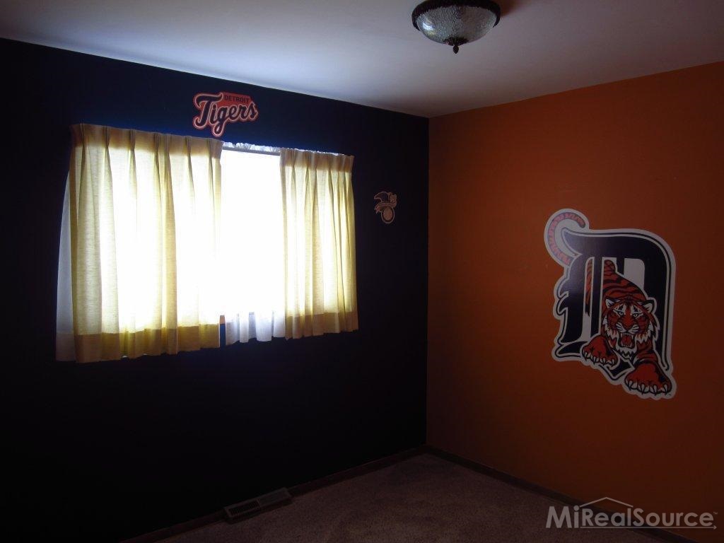 142 West Harrington Road Croswell, MI 48422 - Photo 8 of 15 31228211-7.JPG